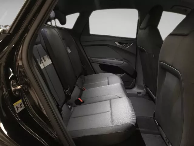 Audi Q4 Black line edition 45 e-tron 82kWh 210 kW (286 CV) de segunda mano