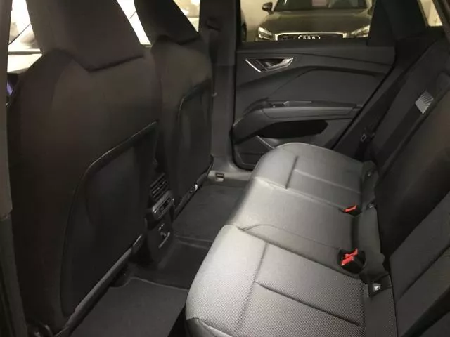 Audi Q4 Black line edition 45 e-tron 82kWh 210 kW (286 CV) de segunda mano