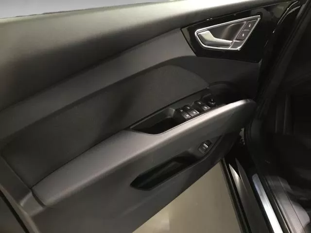 Audi Q4 Black line edition 45 e-tron 82kWh 210 kW (286 CV) de segunda mano