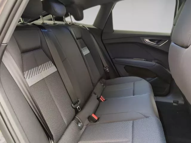 Audi Q4 Black line edition 45 e-tron 82kWh 210 kW (286 CV) de segunda mano