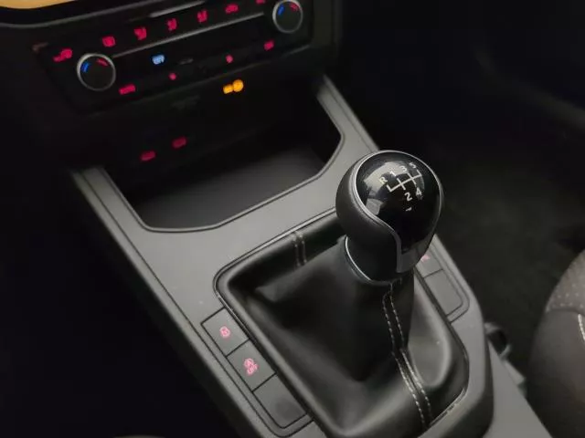 SEAT Ibiza 1.0 MPI Style Salta 59 kW (80 CV) de segunda mano