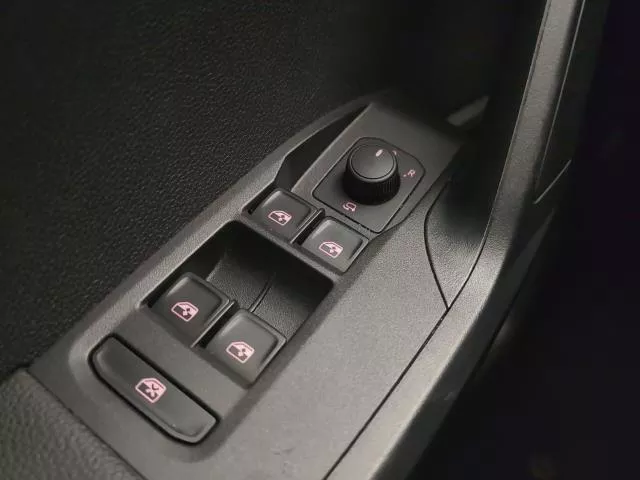 SEAT Ibiza 1.0 MPI Style Salta 59 kW (80 CV) de segunda mano