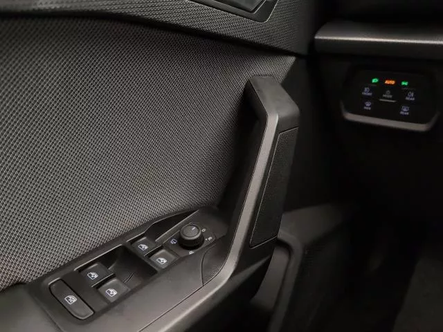 SEAT León 1.5 TSI S&S Style 25 Aniversario 85 kW (116 CV) de segunda mano