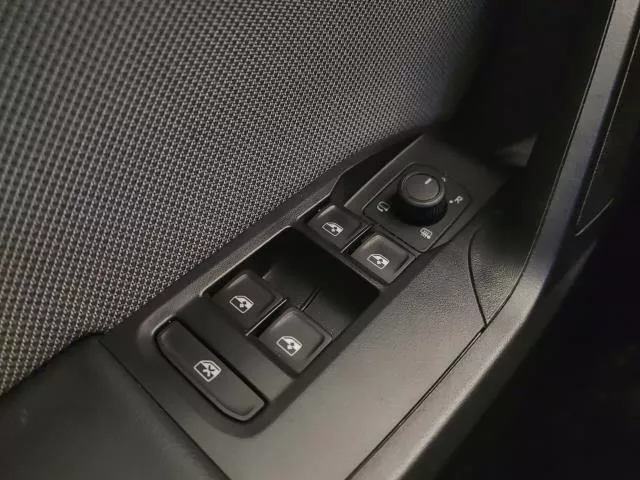 SEAT León 1.5 TSI S&S Style 25 Aniversario 85 kW (116 CV) de segunda mano