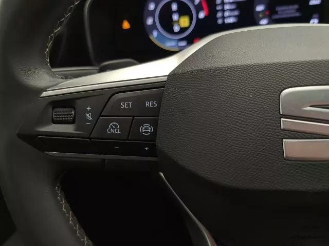 SEAT León 1.5 eTSI Style 25 Aniversario DSG 85 kW (116 CV) de segunda mano