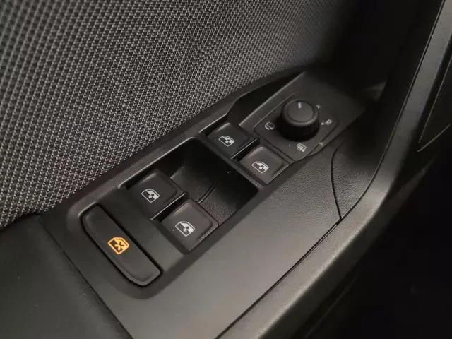 SEAT León 1.5 TSI Style 25 Aniversario 85 kW (115 CV) de segunda mano