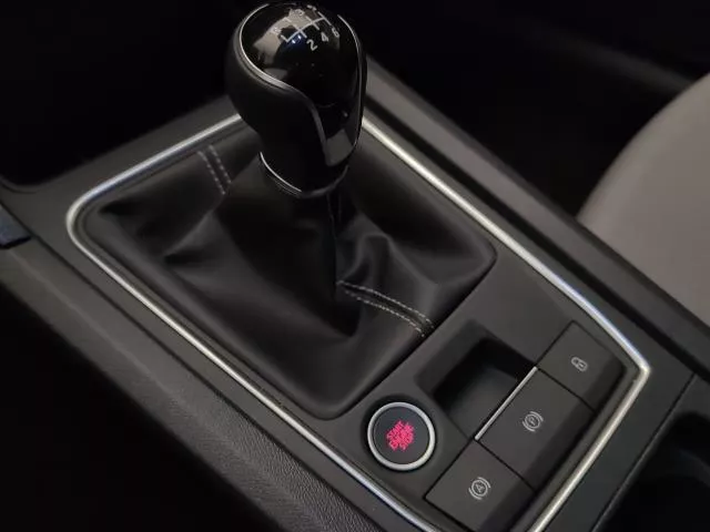 SEAT León 1.5 TSI Style 25 Aniversario 85 kW (115 CV) de segunda mano