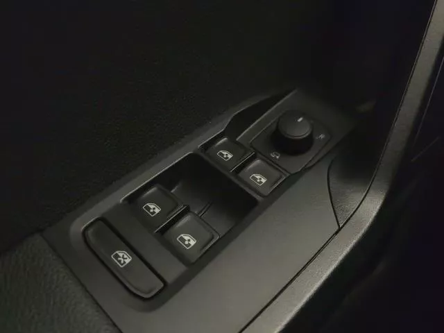 SEAT Ibiza 1.0 MPI Style Salta 59 kW (80 CV) de segunda mano