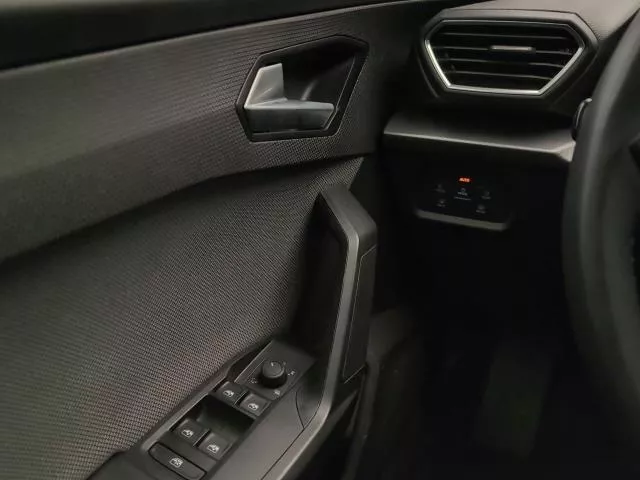 SEAT León 1.5 TSI S&S Style 25 Aniversario 85 kW (116 CV) de segunda mano