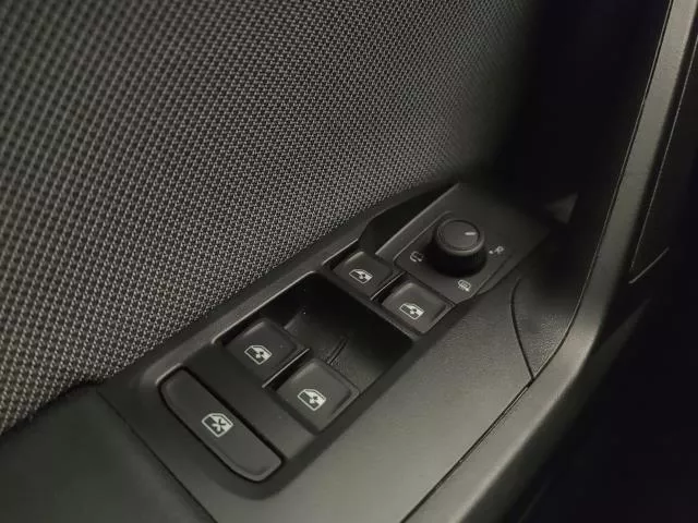 SEAT León 1.5 eTSI Style 25 Aniversario DSG 85 kW (116 CV) de segunda mano