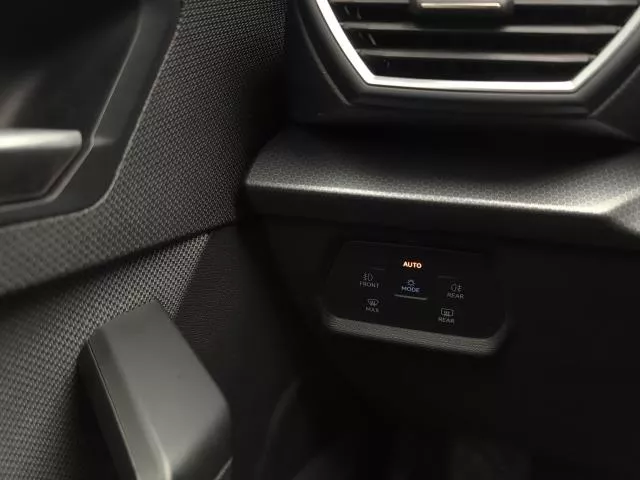 SEAT León 1.5 TSI S&S Style 25 Aniversario 85 kW (116 CV) de segunda mano