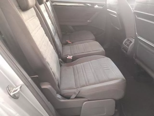 Volkswagen Touran R-Line 1.5 TSI 110 kW (150 CV) DSG de segunda mano