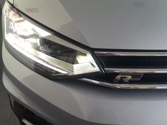 Volkswagen Touran R-Line 1.5 TSI 110 kW (150 CV) DSG de segunda mano