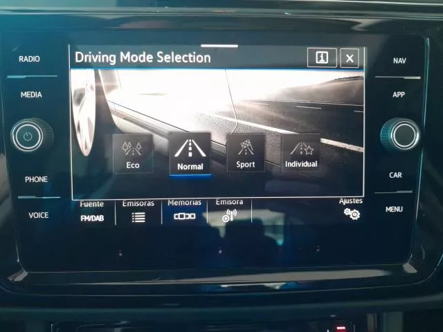 Volkswagen Touran R-Line 1.5 TSI 110 kW (150 CV) DSG de segunda mano