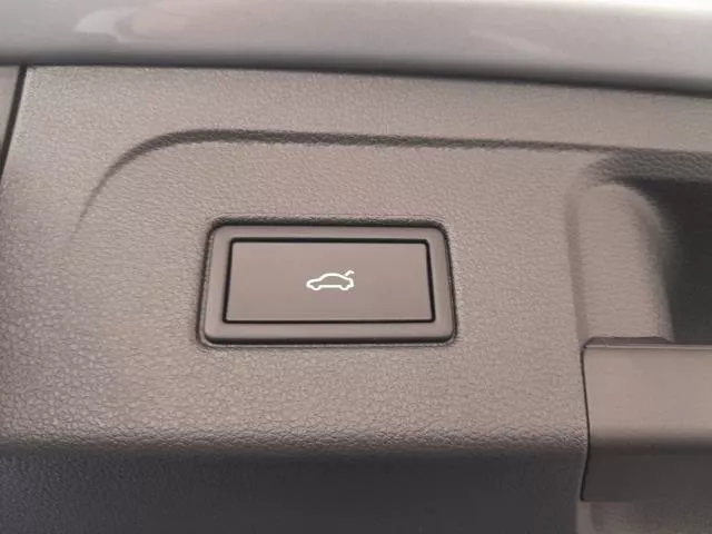 Volkswagen Touran R-Line 1.5 TSI 110 kW (150 CV) DSG de segunda mano