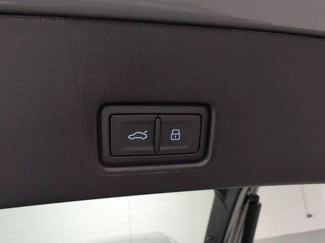 Audi Q4 Genuine edition 45 e-tron 82kWh 210 kW (286 CV) de segunda mano