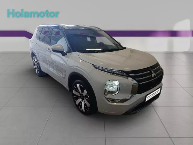 Mitsubishi Outlander 2.4 PHEV Kaiteki+ 4WD 225 kW (306 CV) de segunda mano