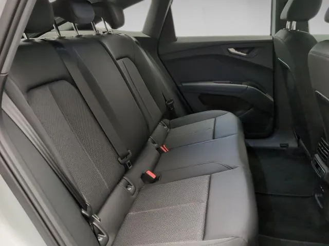 Audi Q4 Black line edition 45 e-tron 82kWh 210 kW (286 CV) de segunda mano