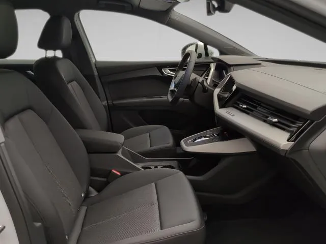 Audi Q4 Black line edition 45 e-tron 82kWh 210 kW (286 CV) de segunda mano