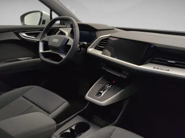 Audi Q4 Black line edition 45 e-tron 82kWh 210 kW (286 CV) de segunda mano