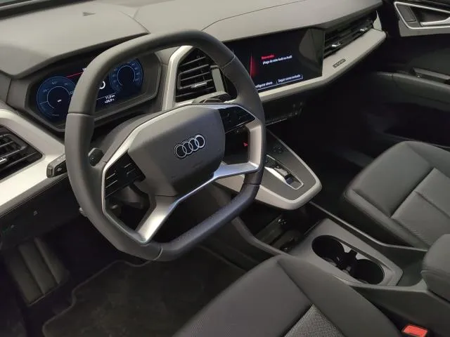 Audi Q4 Black line edition 45 e-tron 82kWh 210 kW (286 CV) de segunda mano