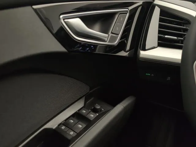 Audi Q4 Black line edition 45 e-tron 82kWh 210 kW (286 CV) de segunda mano