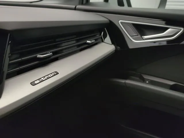 Audi Q4 Black line edition 45 e-tron 82kWh 210 kW (286 CV) de segunda mano