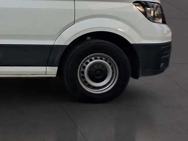 Volkswagen Crafter 35 Chasis Cabina Simple B/L L4 Box 2.0 TDI 103 kW (140 CV) de segunda mano
