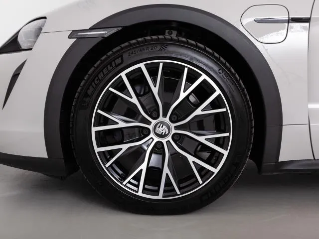 Porsche Taycan 4 Cross Turismo 350 kW (476 CV) de segunda mano