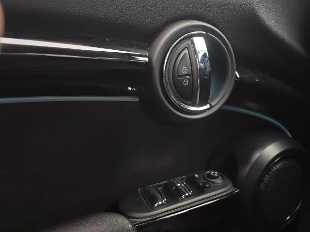 MINI Cabrio 100 kW (136 CV) de segunda mano
