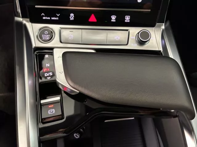 Audi Q8 S line 55 quattro 300 kW (408 CV) de segunda mano