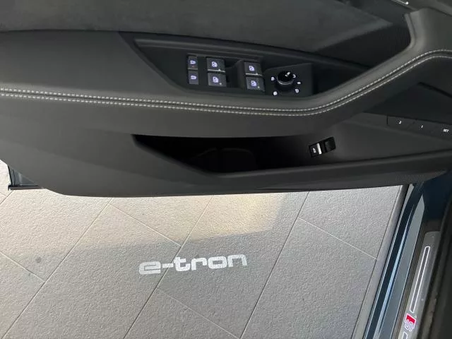 Audi Q8 S line 55 quattro 300 kW (408 CV) de segunda mano