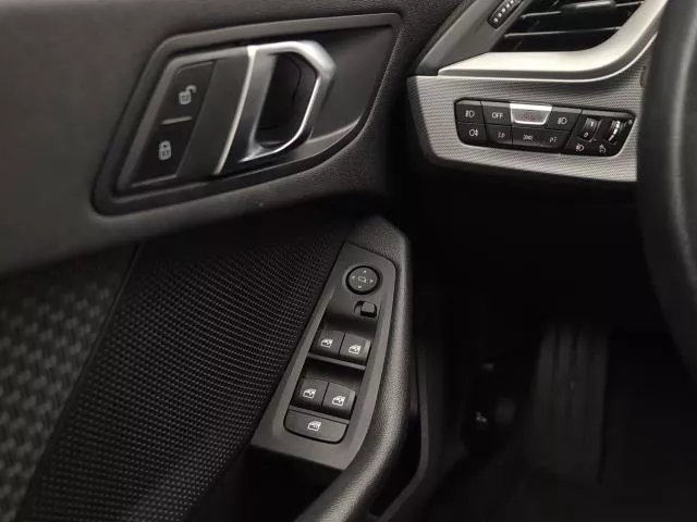 BMW Serie 1 118i 103 kW (140 CV) de segunda mano