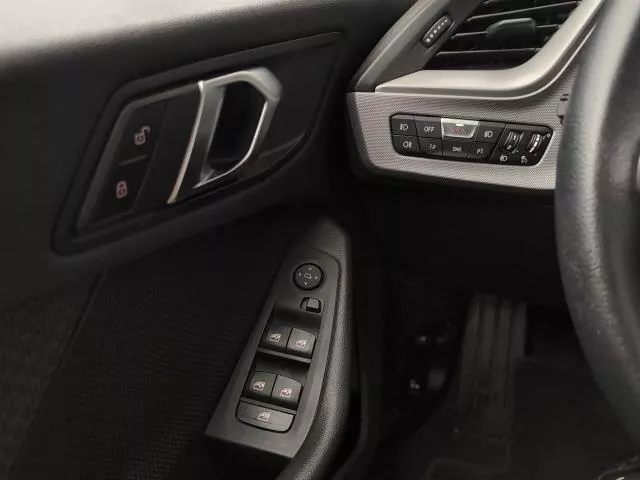 BMW Serie 1 118i 103 kW (140 CV) de segunda mano