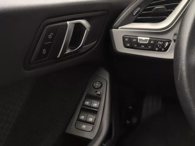 BMW Serie 1 118i 103 kW (140 CV) de segunda mano