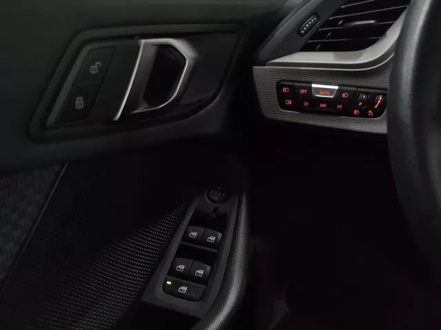 BMW Serie 1 118i 103 kW (140 CV) de segunda mano