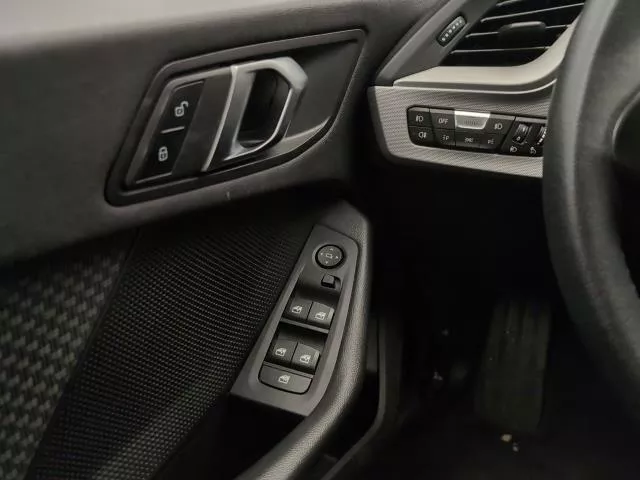 BMW Serie 1 118i 103 kW (140 CV) de segunda mano