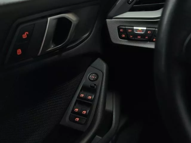 BMW Serie 1 118i 103 kW (140 CV) de segunda mano